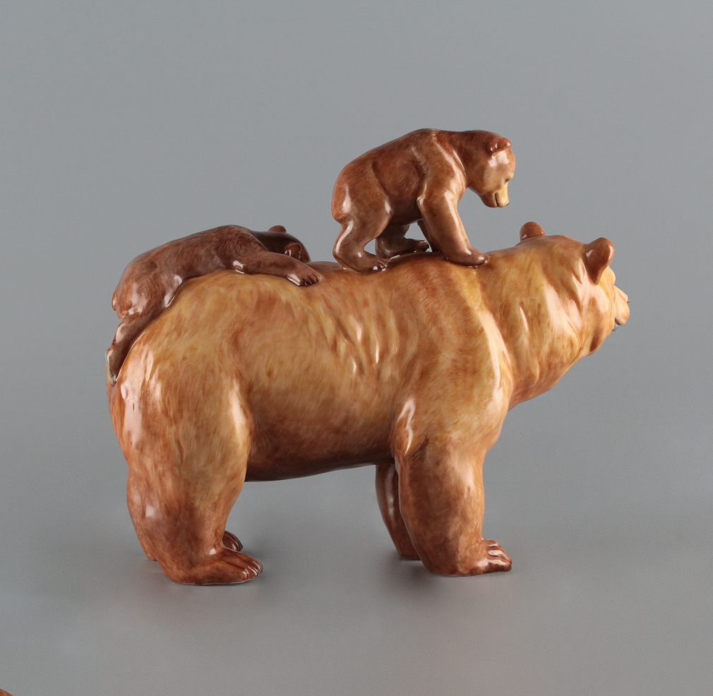 Скульптура Мама медведица с медвежатами 0059-24