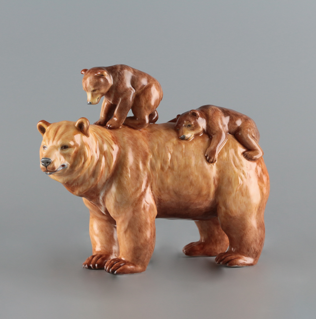 Скульптура Мама медведица с медвежатами - фото - 2