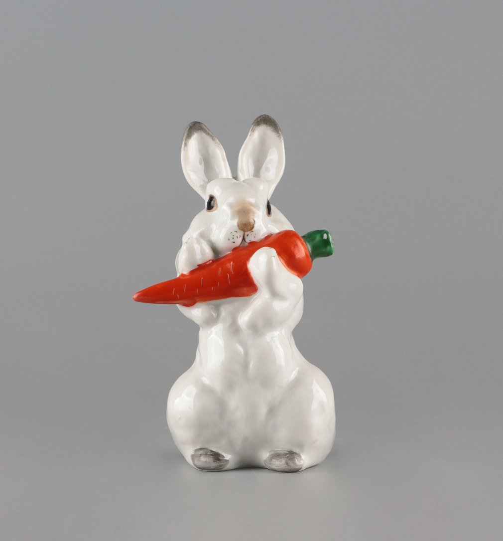 Скульптура Заяц с морковкой - фото - 3